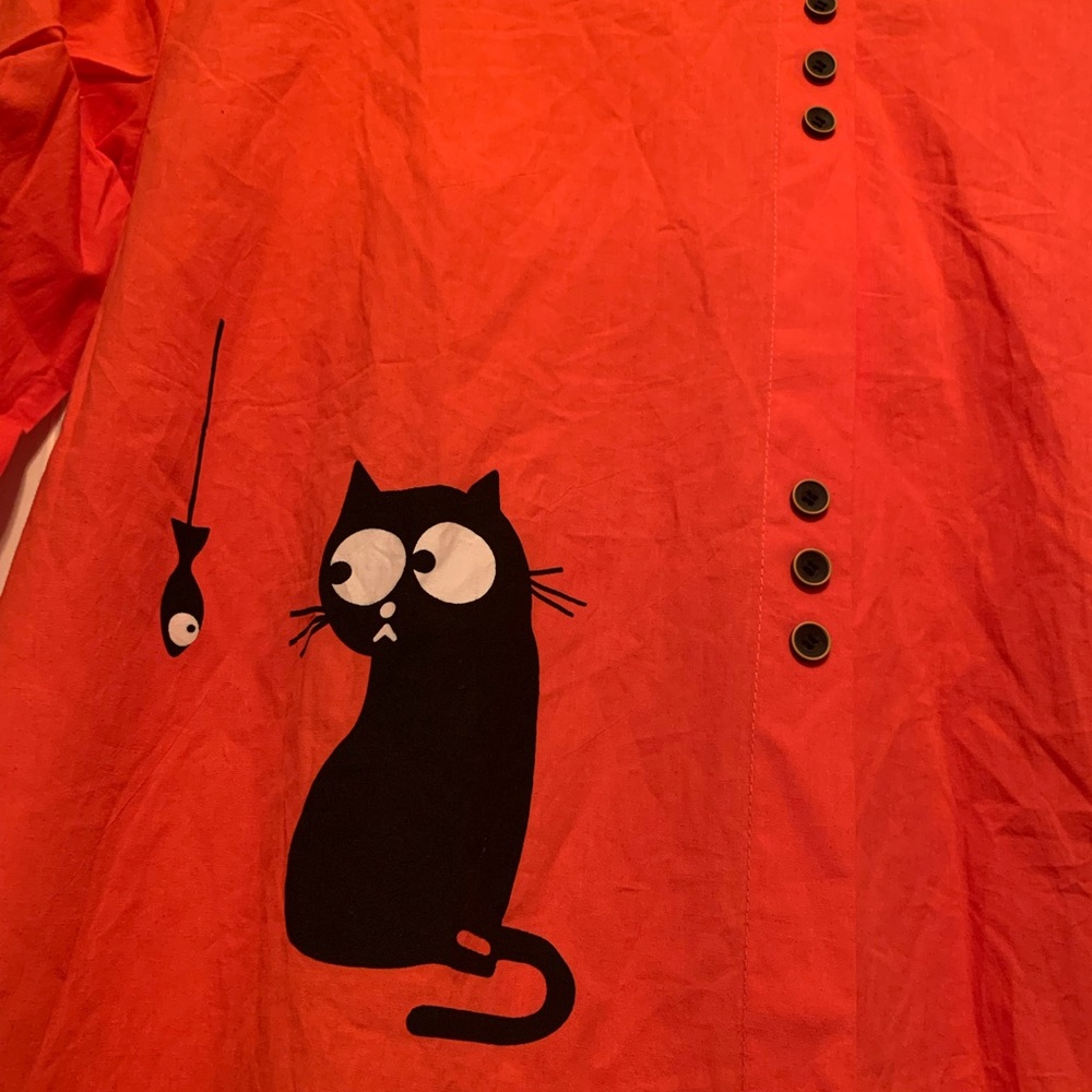 Cat staring at a fish womens button down blouse size large - Picture 2 of 5